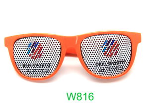 经典针孔米钉太阳镜 潮流与定制并存的眼镜新风尚